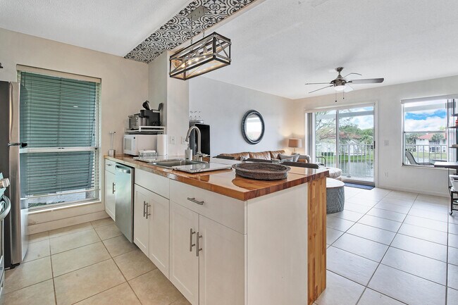 Building Photo - 261 Cypress Point Dr