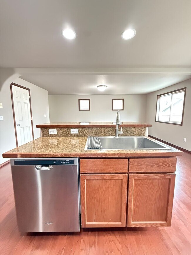 Building Photo - Modern 3BR/2.5BTH Home For Rent in Prime Marysville Location