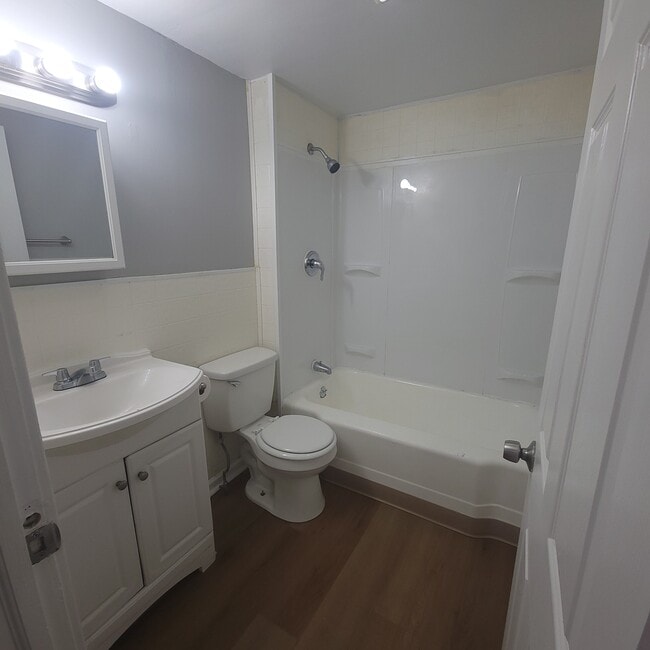 Building Photo - 1352 Sprague St