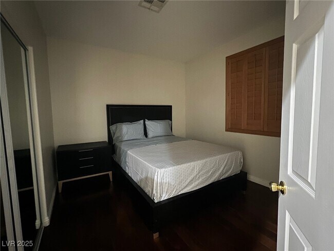 Building Photo - 8350 Campana Dr