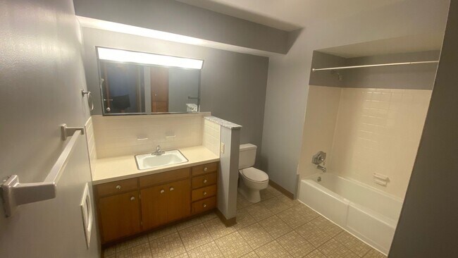 Building Photo - 1125 Sagecrest Dr