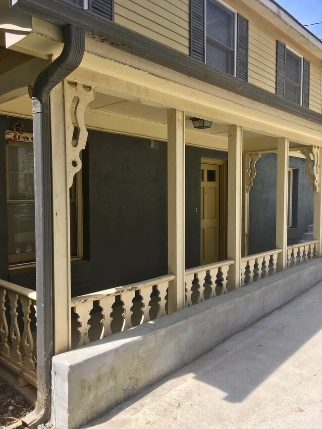 Building Photo - 520 W Hancock St