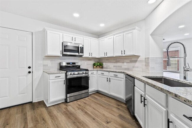 Building Photo - 6894 Stillwater Dr