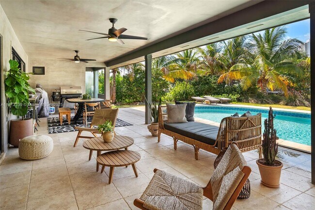 Building Photo - 419 Alamanda Dr