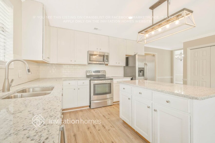 Building Photo - 2241 Staggerbush Dr