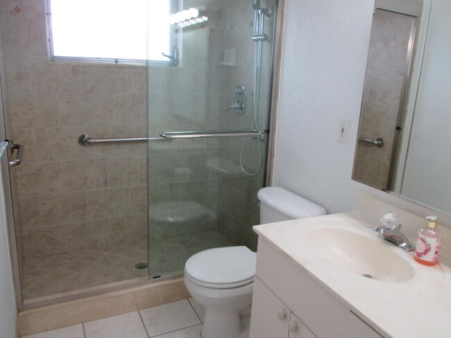 Building Photo - 2951 Ashley Dr W