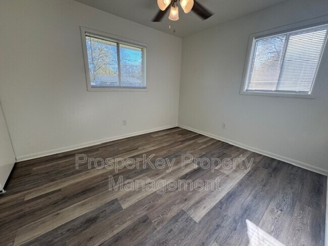 Building Photo - 4794 Gardiner Dr