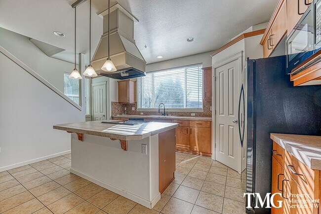 Building Photo - Low Maintenance, High Enjoyment in Salmon Creek!