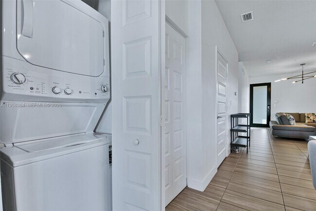 Building Photo - 7865 NW 104th Ave