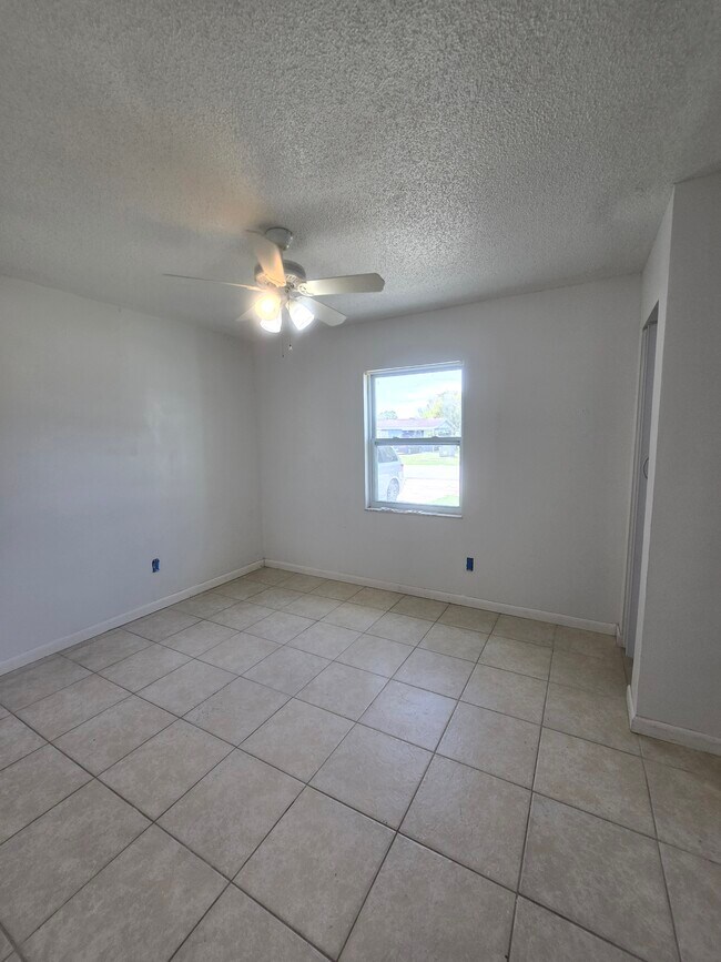 Building Photo - 9231 Antrim St