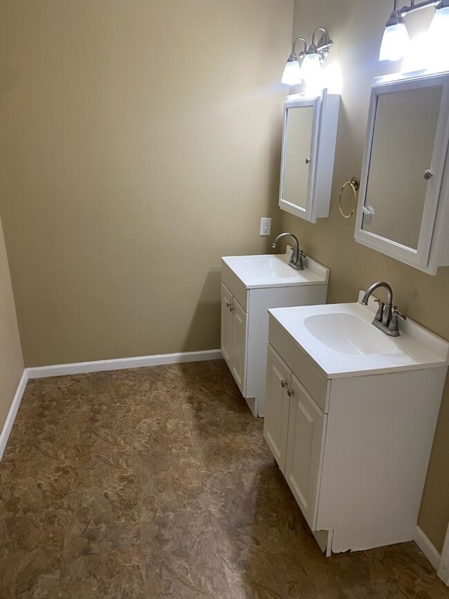 Building Photo - 72014 S 320 Ct