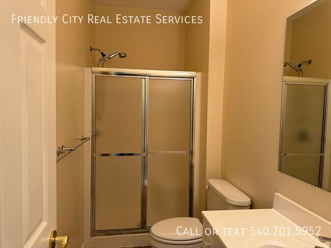 Building Photo - Beautiful Duplex at Spring Oaks