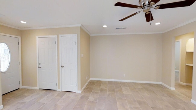 Building Photo - Cozy home by Fort Hood Airfield FULLY REMO...