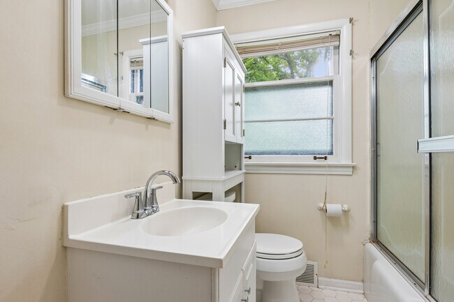 Building Photo - 226 Latrobe Ave