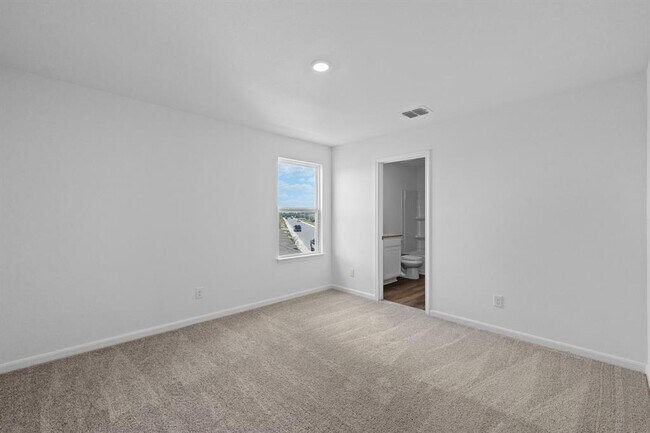 Building Photo - 392 Low Pasture Trl