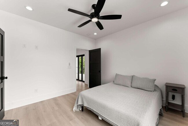 Building Photo - 151 S Pointe Dr