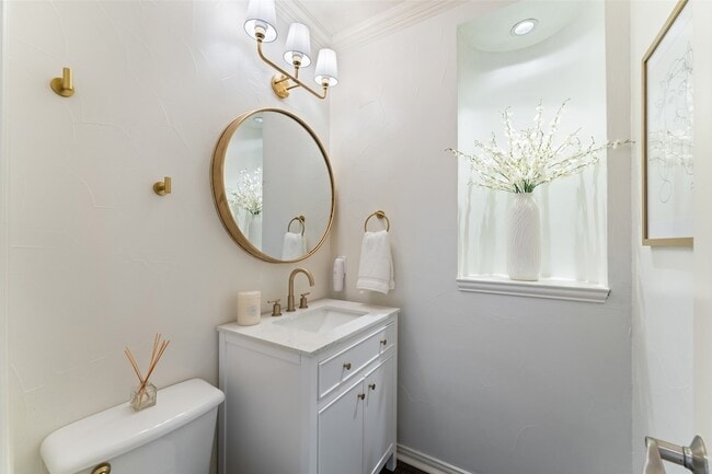 Building Photo - 3312 Westover Dr