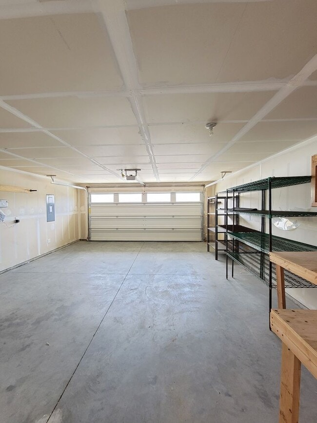 Building Photo - Great South Richland Location