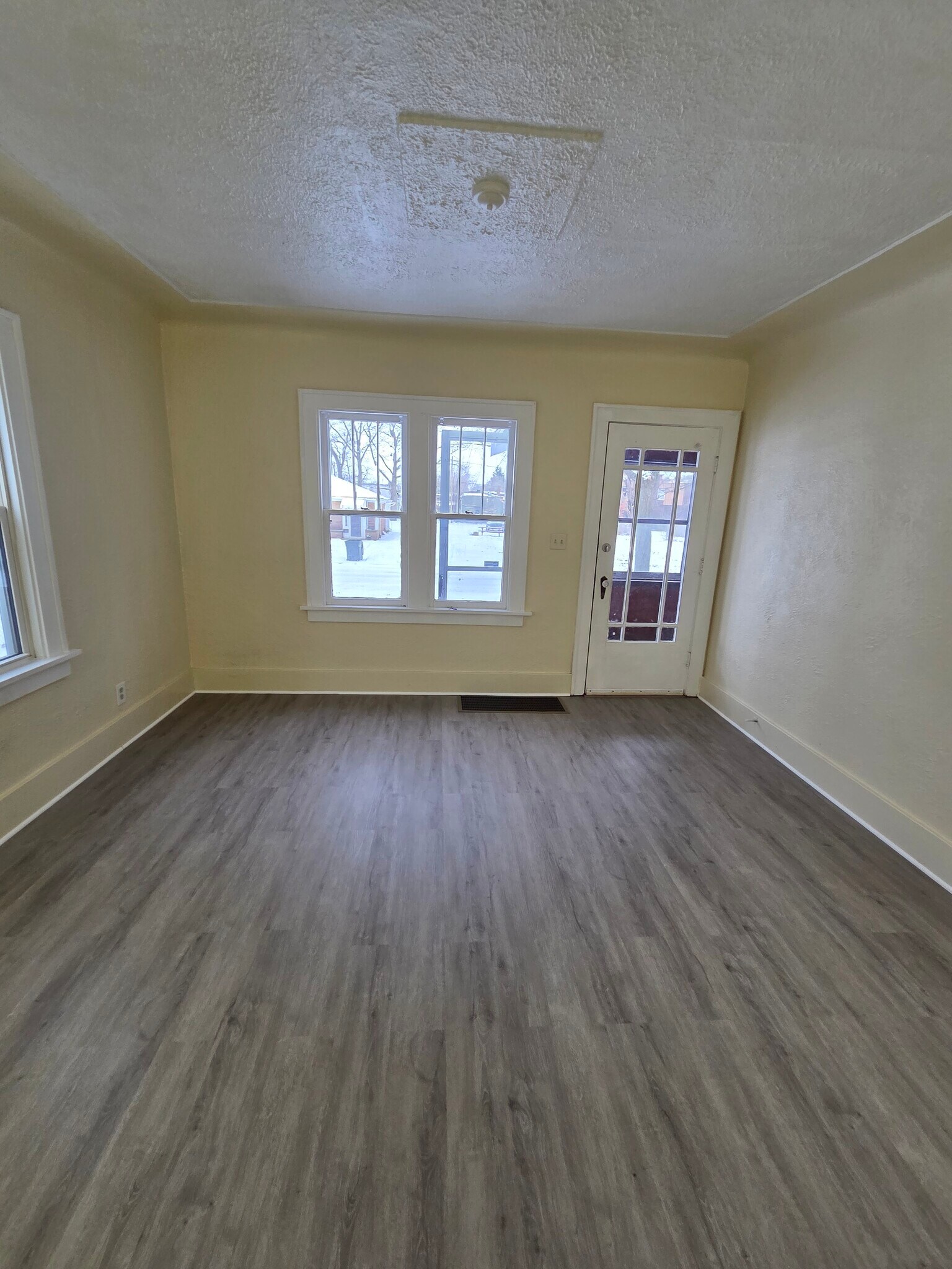 Building Photo - 1938 Clinton St