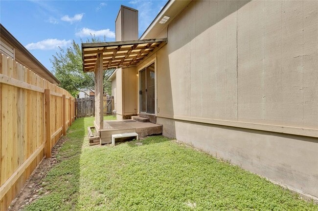 Building Photo - 2103 Castle View Dr
