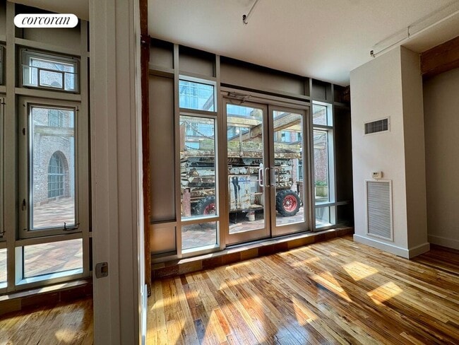 Building Photo - 275 Conover St