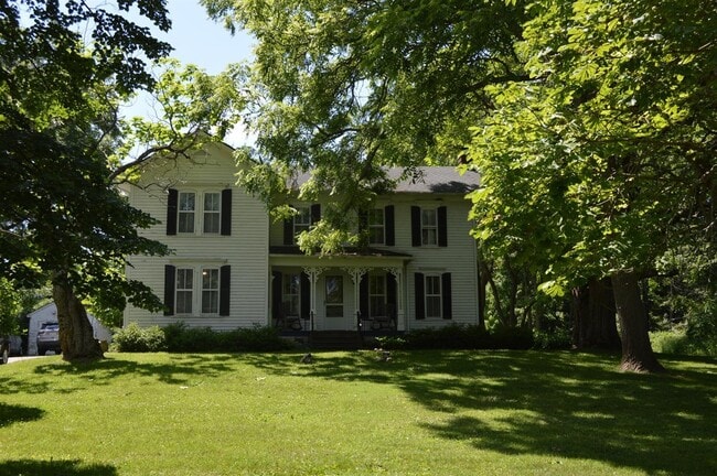 Primary Photo - 4561 N Lake Rd