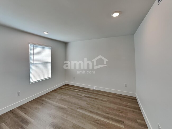 Building Photo - 9668 Harkes Dr