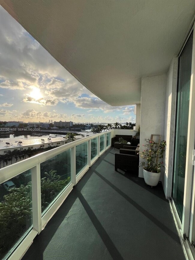 Building Photo - 7910 Harbor Island Dr