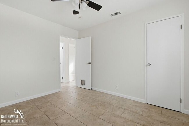 Building Photo - Newly Remodeled 5Bdm 2Ba Home with Huge Patio!