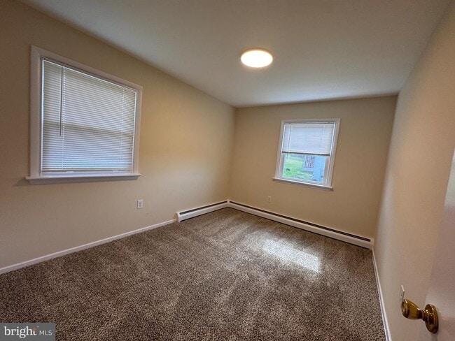 Building Photo - 1212 W King Rd