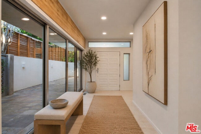 Building Photo - 1591 Lindacrest Dr