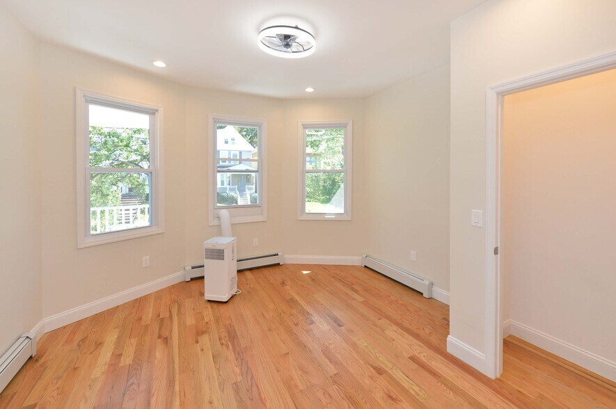 Building Photo - 309 Academy St