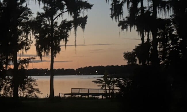 Building Photo - Spectacular Lakeview Home ~ 3 Bed or 2 Bed...