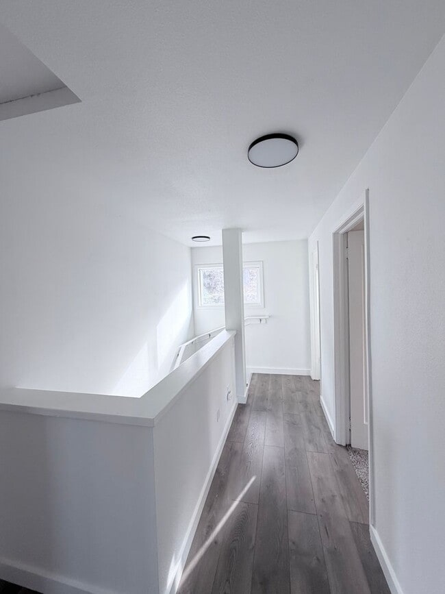 Building Photo - Lakeview 4-Bedroom Home Steps from Moore Park – Updated Throughout! 2.8 miles from Sky Lakes and OIT