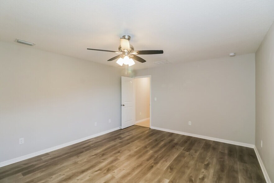 Building Photo - 6519 Redbay Dr