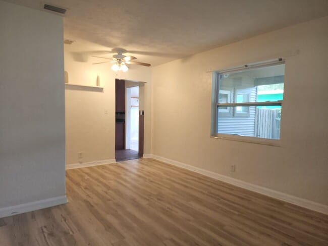 Building Photo - 3 Bedroom 1 Bath Home in Central Gulfport