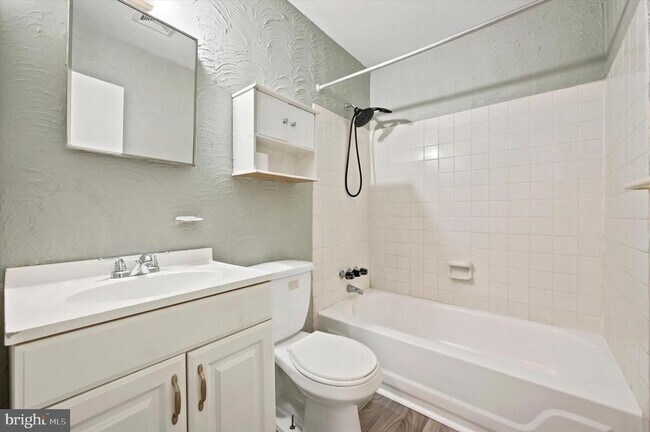 Building Photo - 4815 Fairmount Ave