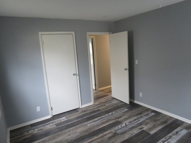 Building Photo - 2664 Shelly Dr