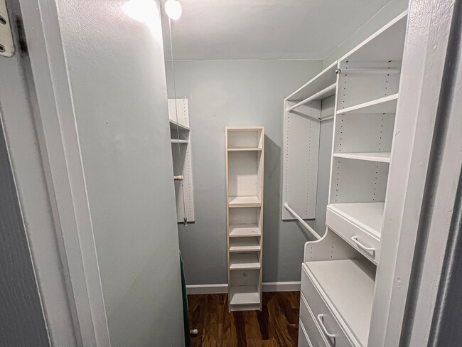 Building Photo - Bright And Relaxing 2 Bed 2 Bath Partially Furnished Home in Beautiful Franklin Farm Foundation