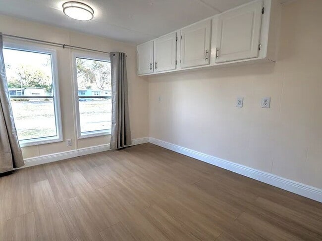 Building Photo - Beautifully Remodeled Lakefront Home | Spring-Fed Lake Views