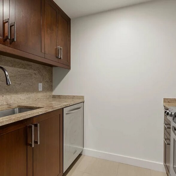 Building Photo - 59 Clarendon St