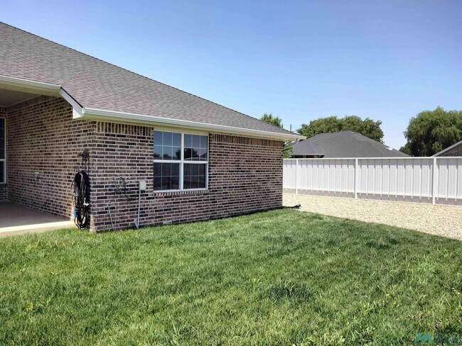 Building Photo - 621 Providence Cir