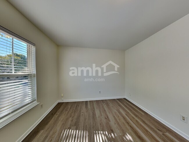 Building Photo - 2101 Trace Creek Dr