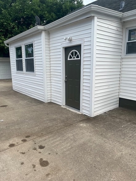 Building Photo - 13709 S School St