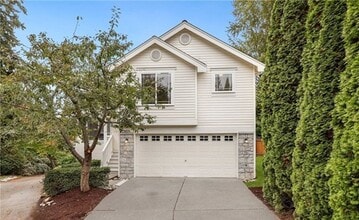 Building Photo - Spacious and Bright Home with 3 Bed and 2.5 Bath