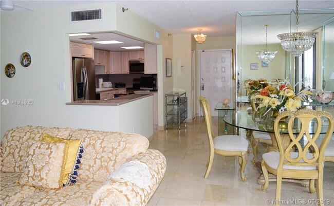 Building Photo - 6061 Collins Ave