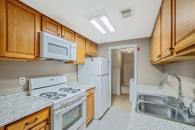 Building Photo - 339 Birchwood Rd