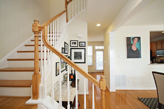 Building Photo - Pet Friendly Mill Creek Village Townhome