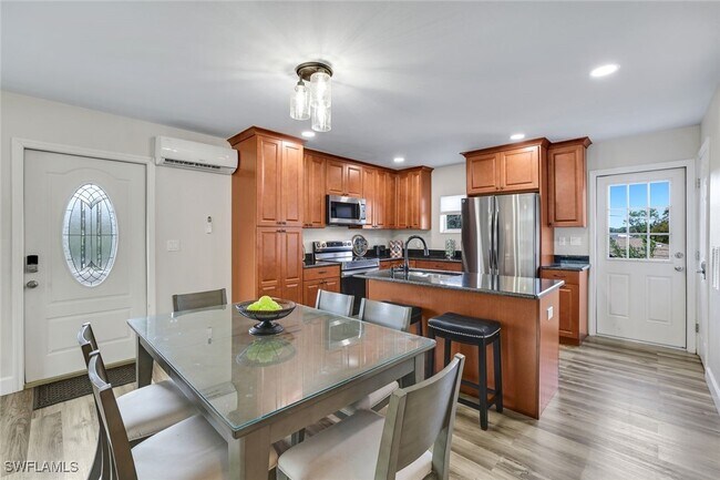 Building Photo - 3561 Thomasson Dr