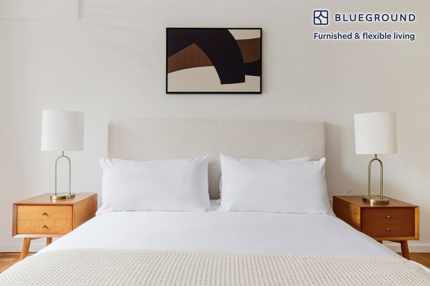 Building Photo - 420 E 80th St